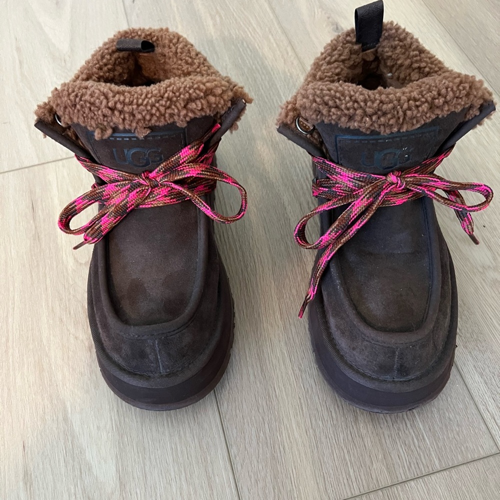 UGG Brown Lace Up Boots with Red Laces - Picture 4 of 4